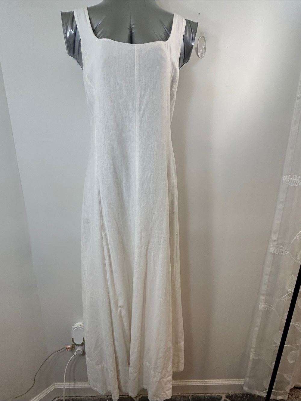 GAP White Sleeveless Scoop-Neck Maxi Dress